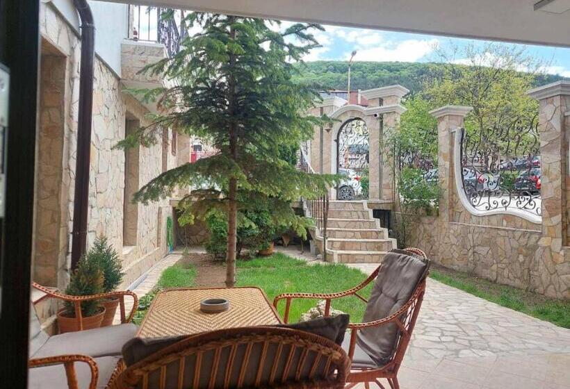 חדר סטנדרט לשלושה, Family Hotel Rai