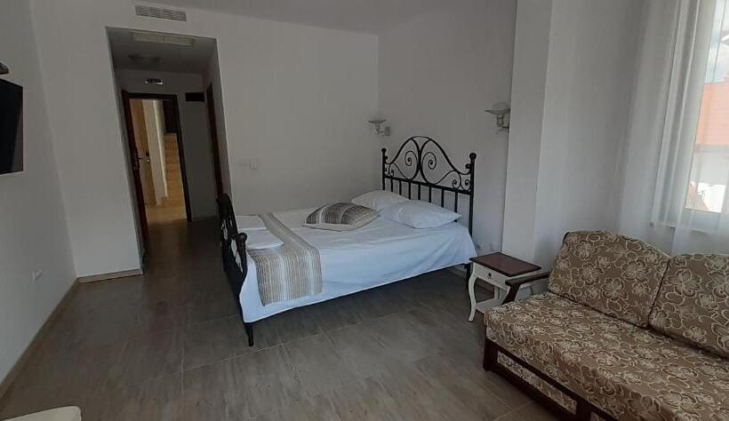 חדר דלוקס, Family Hotel Rai