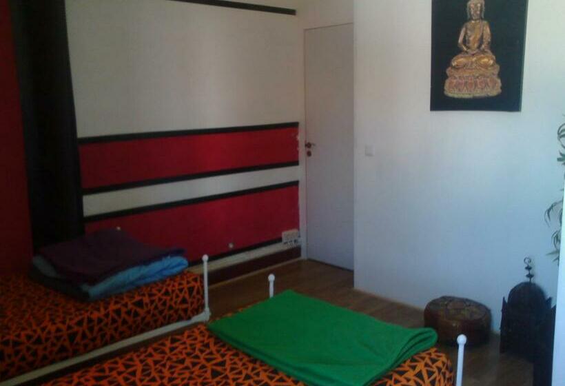 اتاق استاندارد با سرویس بهداشتی مشترک, Good Mood Hostel