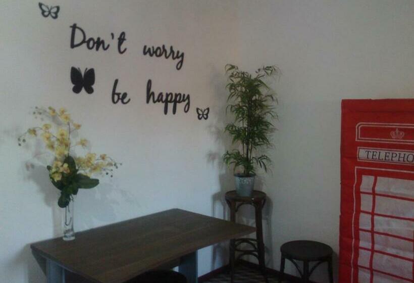 اتاق سوپریور با چشم‌انداز شهر, Good Mood Hostel