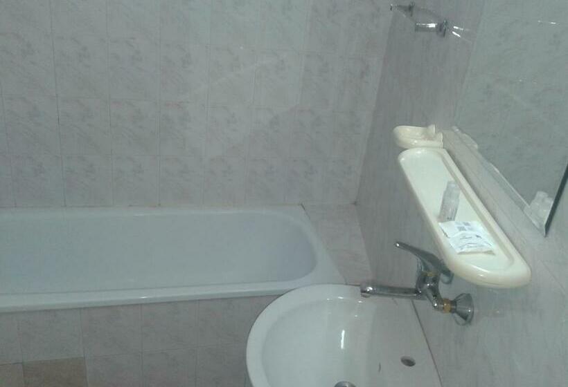 スイート, Hostel Elena