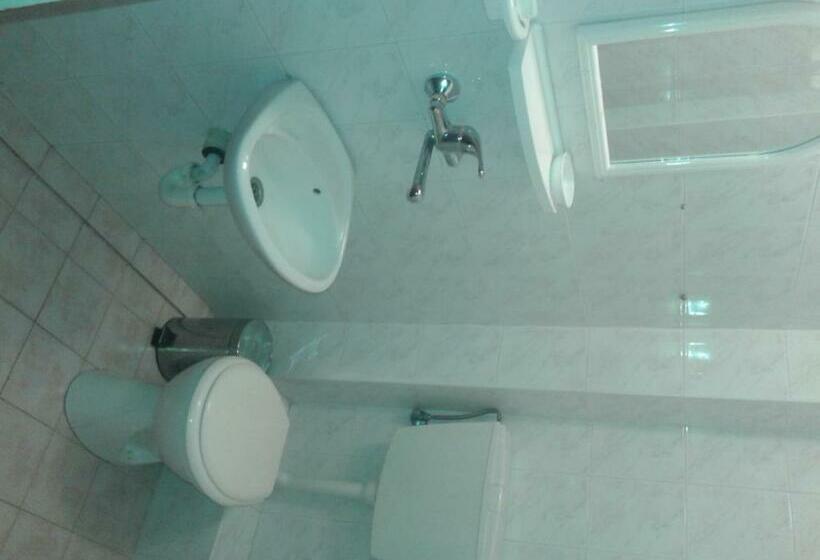 スイート, Hostel Elena