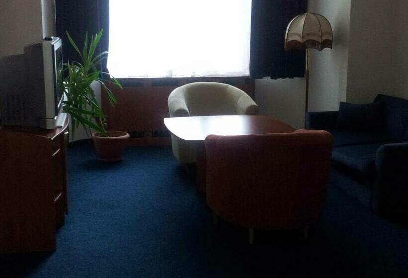 スイート, Hostel Elena