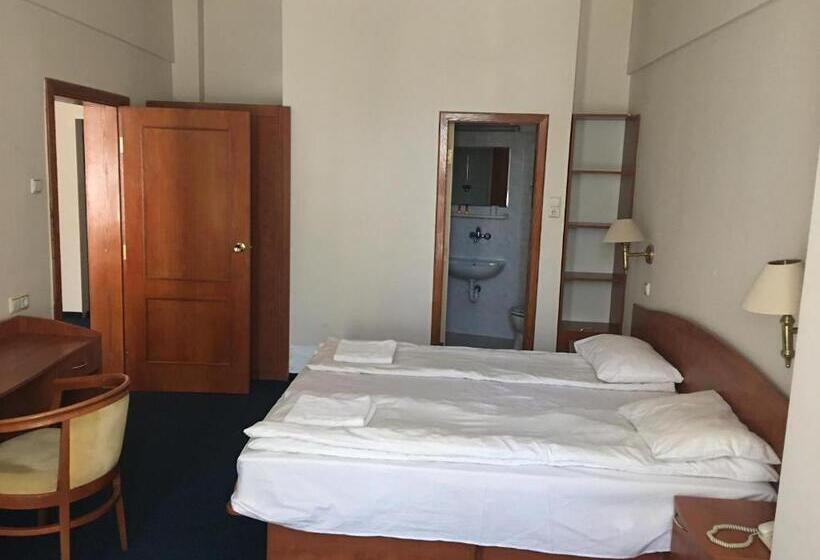 スイート, Hostel Elena