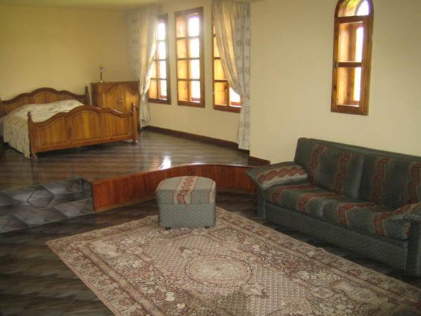 Полулюкс, болярска къща