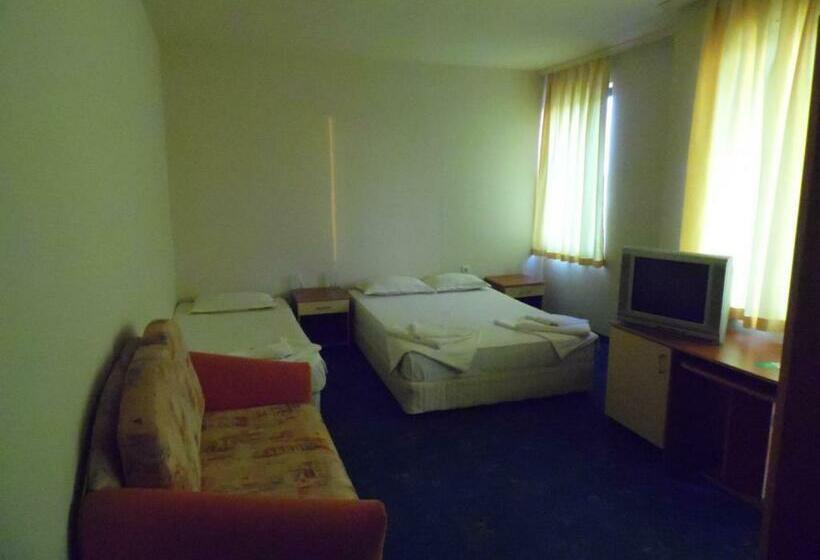 Quarto Triplo Estandar com Sacada, Amigos