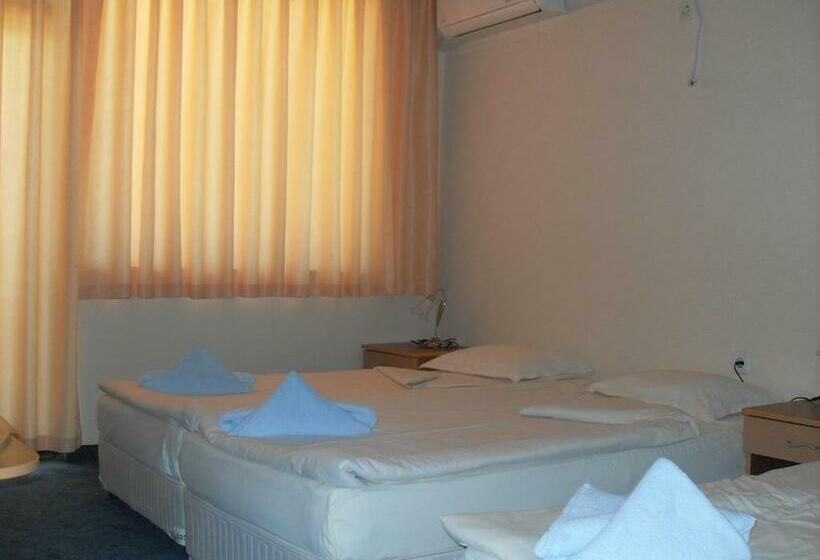 带阳台的三人标准间, Amigos