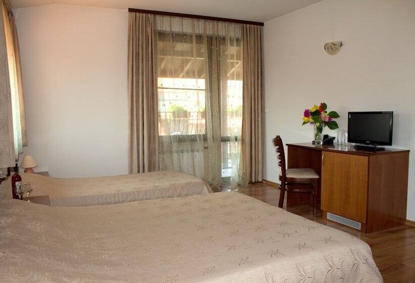 컴포트 트리플 룸, Bizev