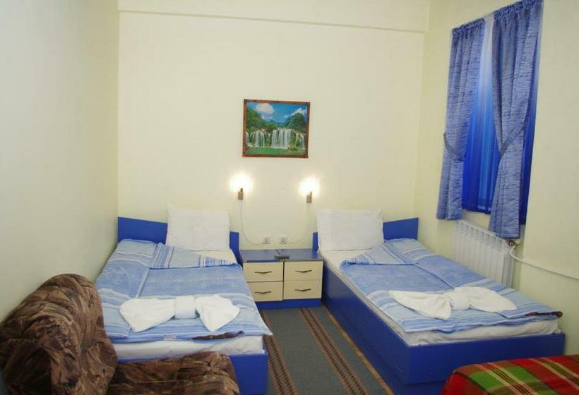 חדר סטנדרט לשלושה, Edi