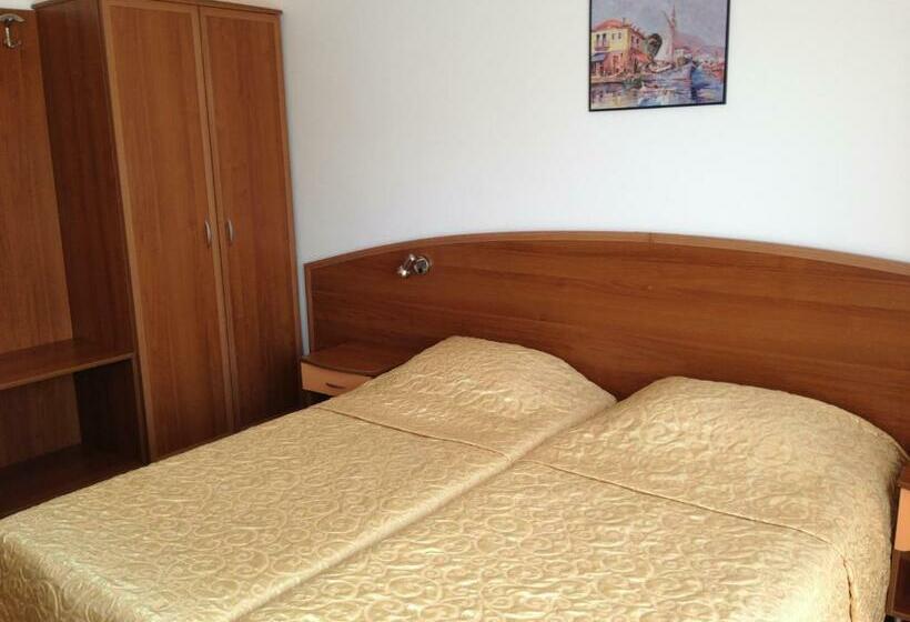 غرفة قياسية, Hit