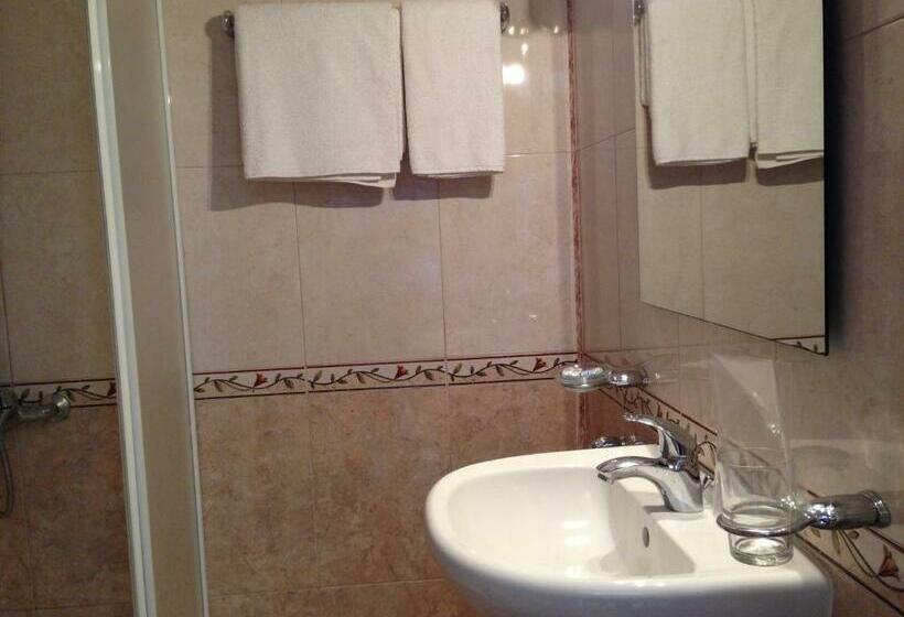 غرفة قياسية, Hit