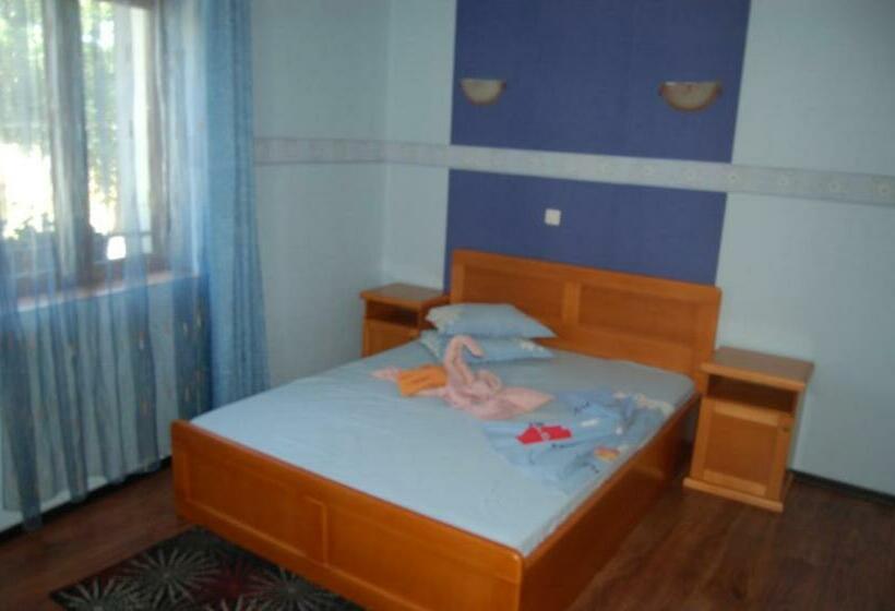 标准间, Kniaz Boris