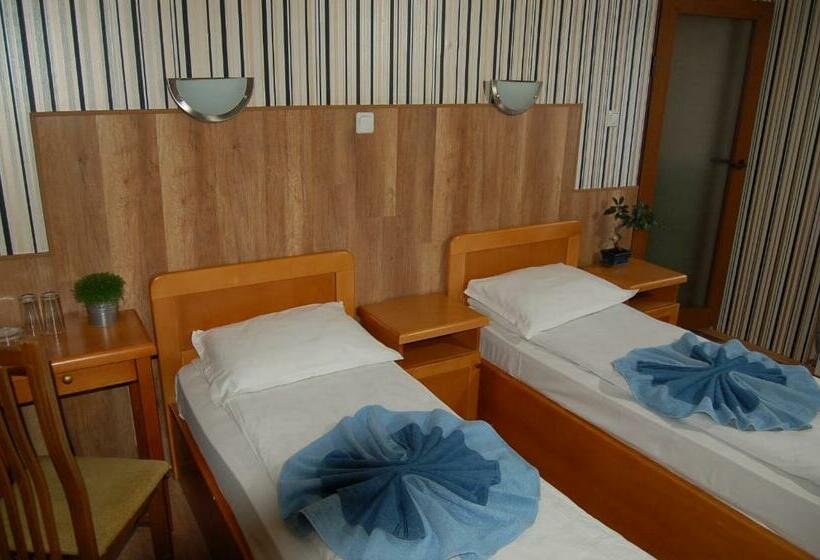 标准间, Kniaz Boris