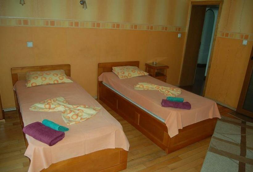 标准间, Kniaz Boris