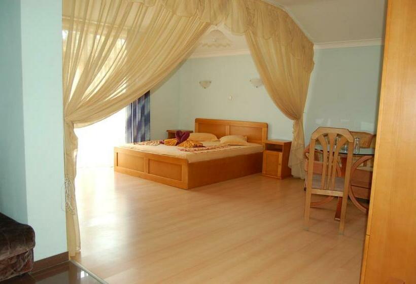 标准间, Kniaz Boris