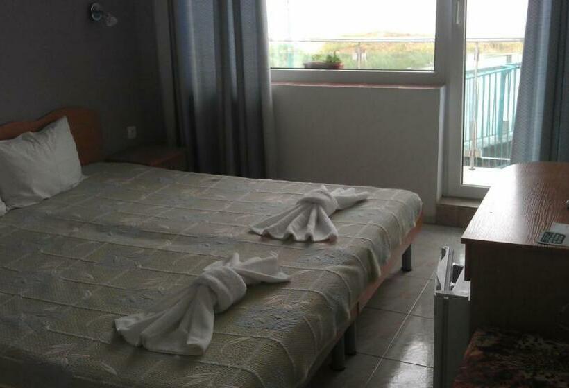 Triple Room Sea View, Lozite
