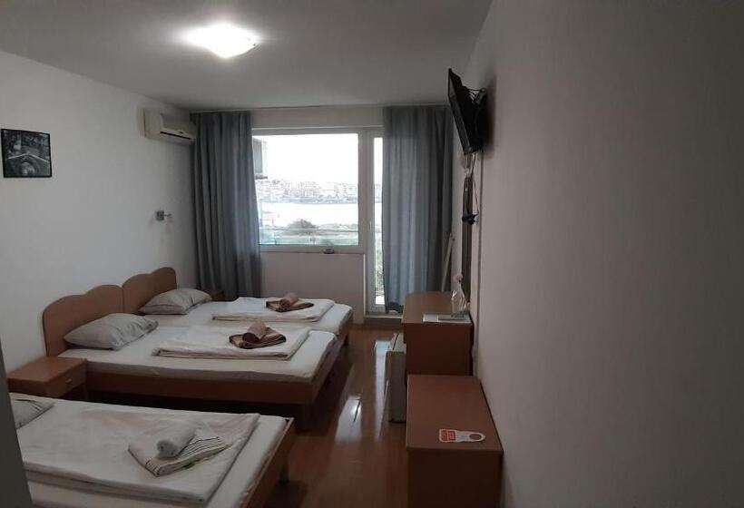 Triple Room Sea View, Lozite