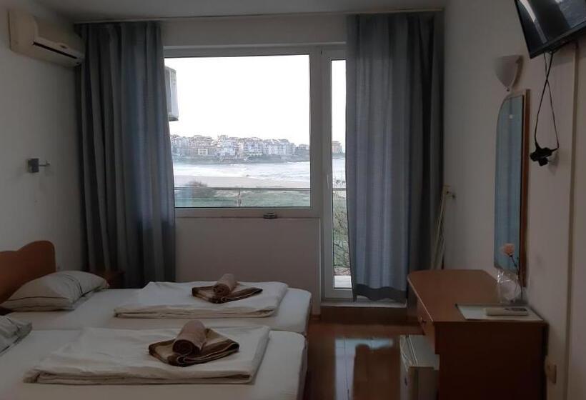 Triple Room Sea View, Lozite