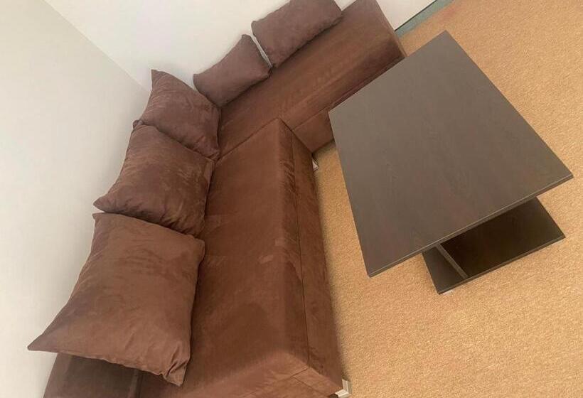 豪华三人间, Margarita