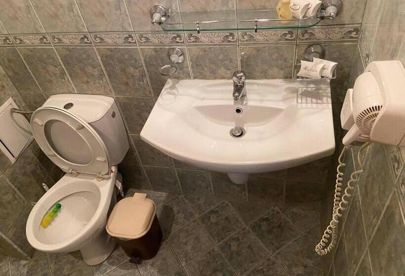 豪华三人间, Margarita