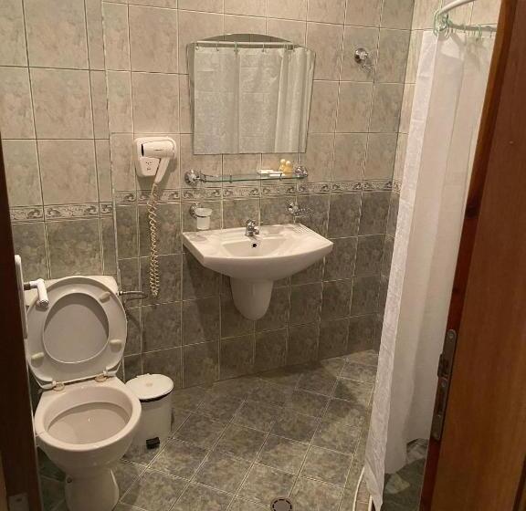 豪华三人间, Margarita