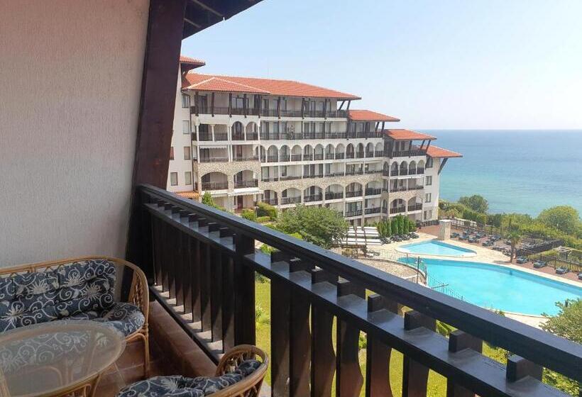 דירת חדר, Monastery Apart Complex