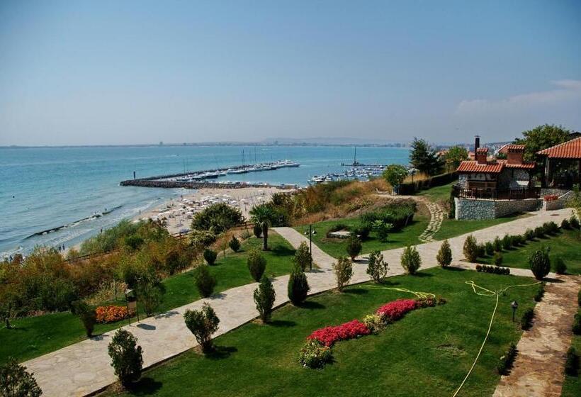 דירת שלושה חדרים, Monastery Apart Complex