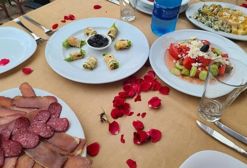 דירת שלושה חדרים, Monastery Apart Complex