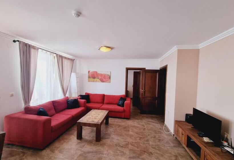 דירת שלושה חדרים, Monastery Apart Complex