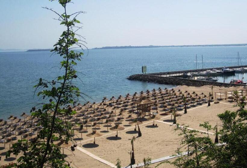 דירת שלושה חדרים, Monastery Apart Complex