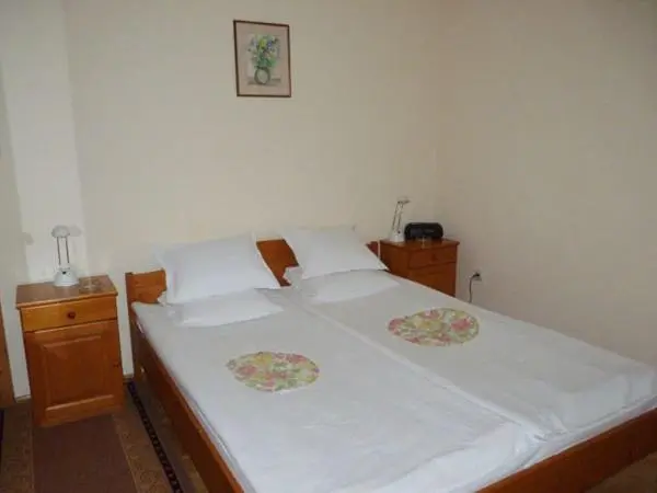 Chambre Familiale, Niko