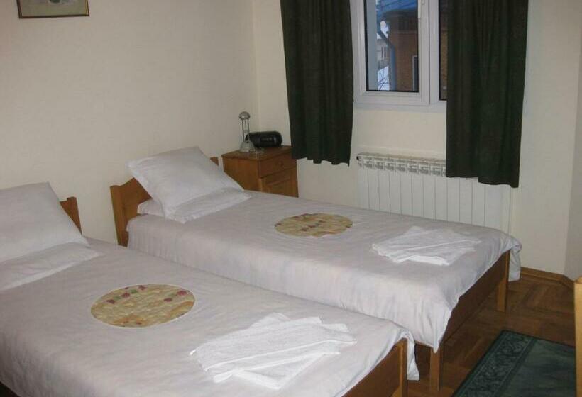 غرفة عائلية, Niko