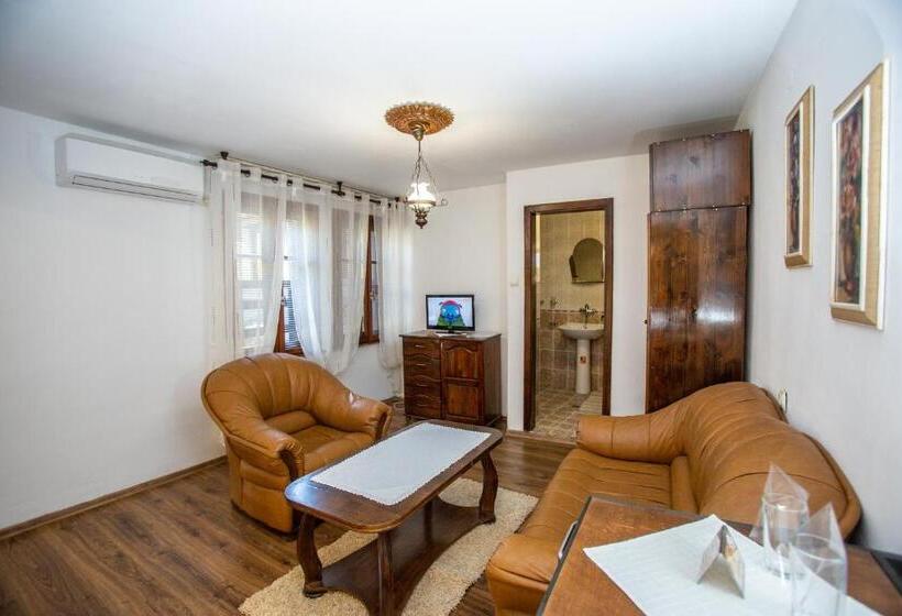 جناح, Oazis Family