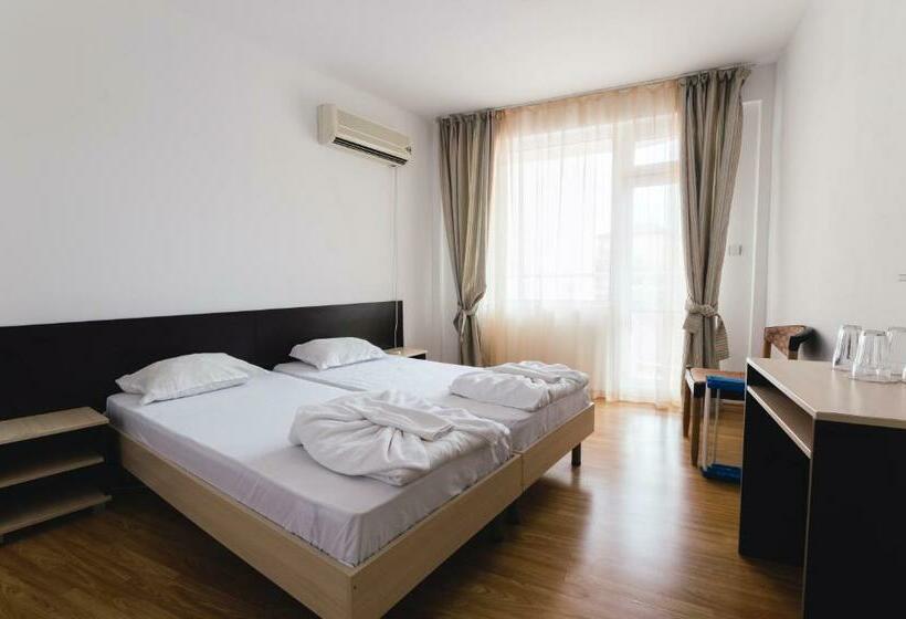 اتاق استاندارد چهارنفره با بالکن, Plovdiv
