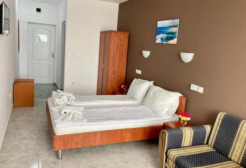 اتاق استاندارد با چشمانداز دریا, Plovdiv