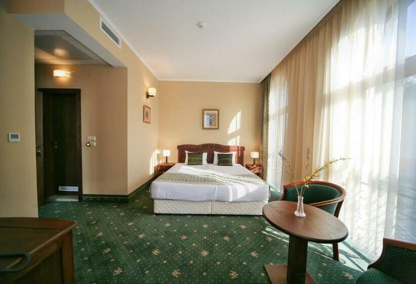 标准三人间, Retro