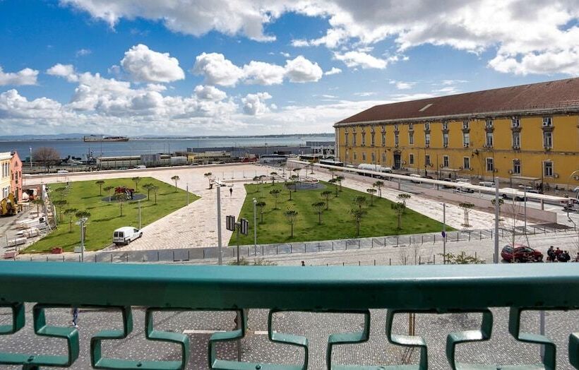 Quarto Superior, Riverside Alfama