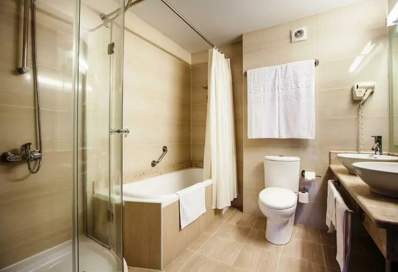 استودیوی پریمیوم, Maxi Park Hotel & Spa