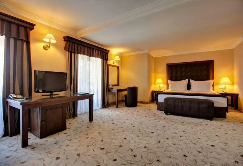 استودیوی پریمیوم, Maxi Park Hotel & Spa