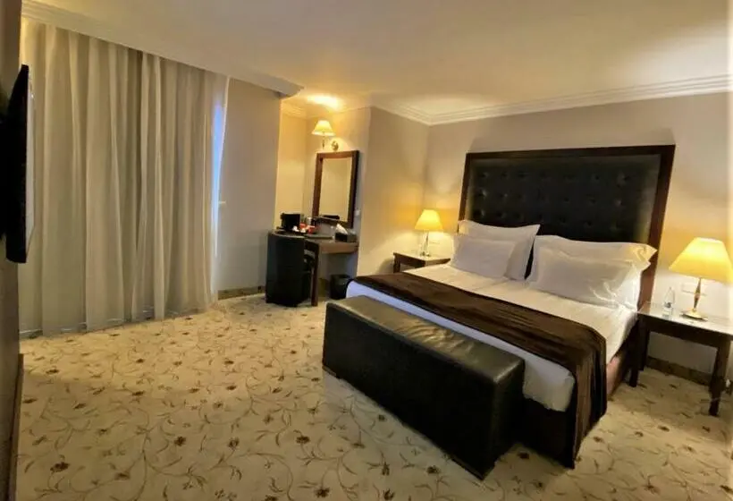 استودیوی لوکس, Maxi Park Hotel & Spa