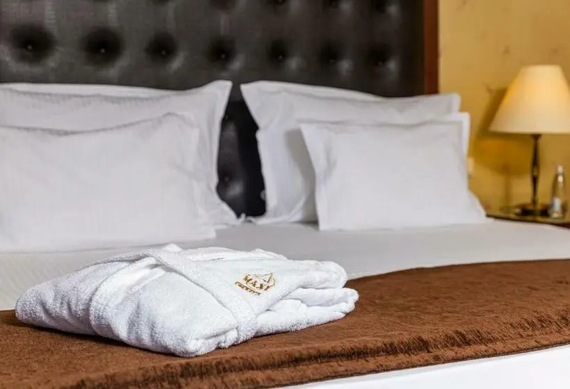 استودیوی لوکس, Maxi Park Hotel & Spa