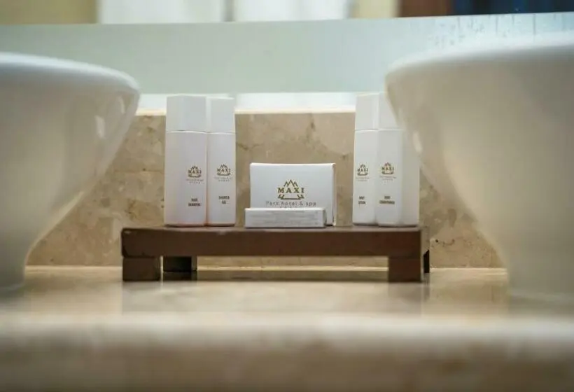استودیوی پریمیوم, Maxi Park Hotel & Spa