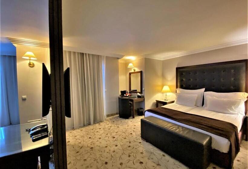 جناح جونيور بإطلالة بانورامية, Maxi Park Hotel & Spa