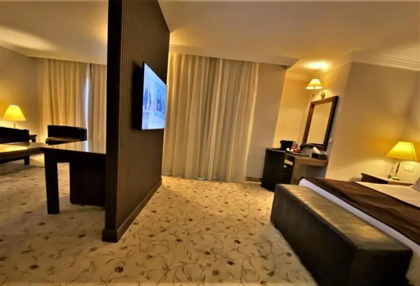 چشم‌اندازهای پهناور سوئیت جونیور, Maxi Park Hotel & Spa