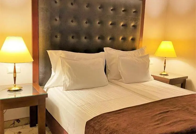 استودیوی استاندارد, Maxi Park Hotel & Spa