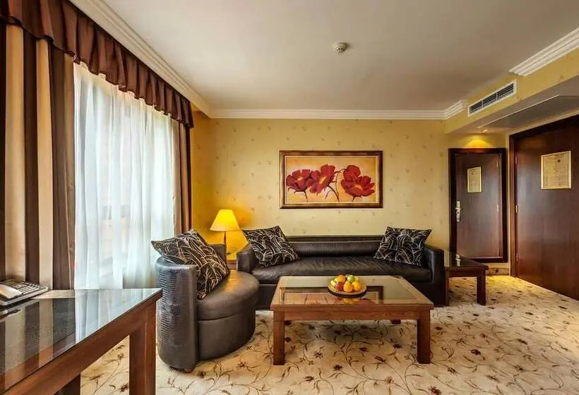 استودیوی پریمیوم, Maxi Park Hotel & Spa