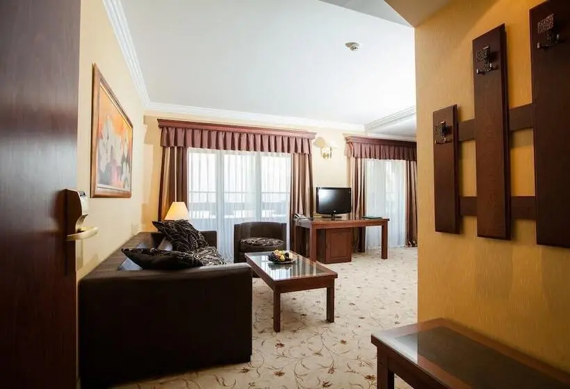 استودیوی پریمیوم, Maxi Park Hotel & Spa