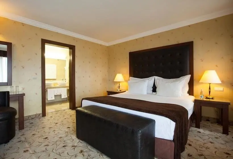 استودیوی لوکس, Maxi Park Hotel & Spa
