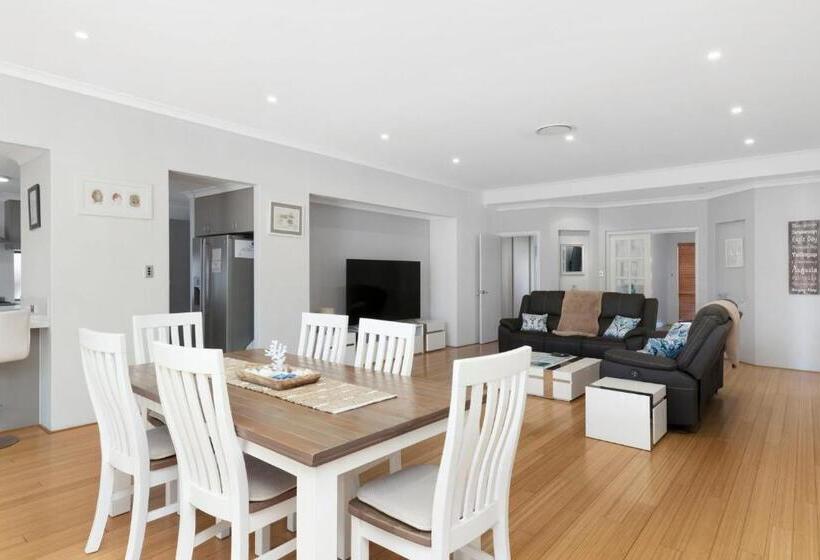 غرفة ديلوكس سرير كينج, Baudins Of Busselton Bed And Breakfast   Adults Only