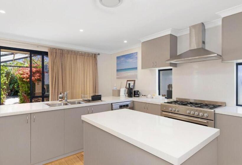 غرفة ديلوكس سرير كينج, Baudins Of Busselton Bed And Breakfast   Adults Only